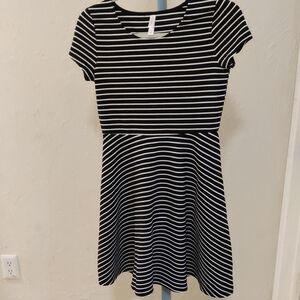 Xhilaration Black and White Striped Short Sleeve Girls Dress Size L Stretchy